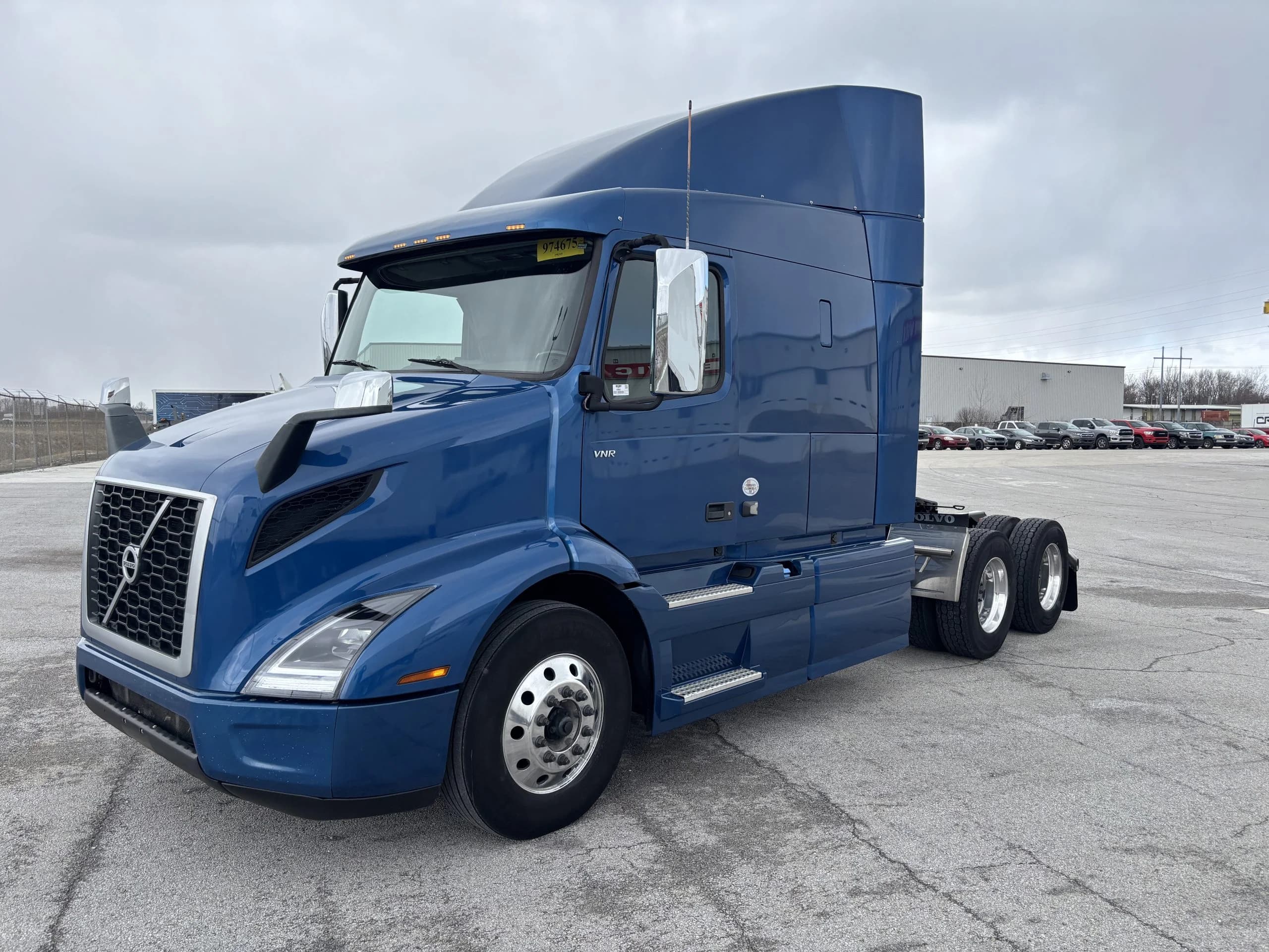 2023 Volvo VNR 640