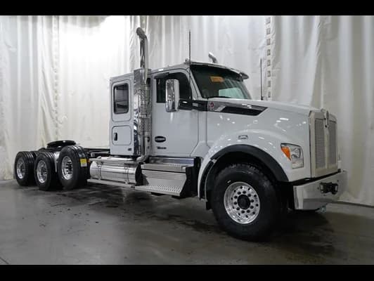 2027 Kenworth T880