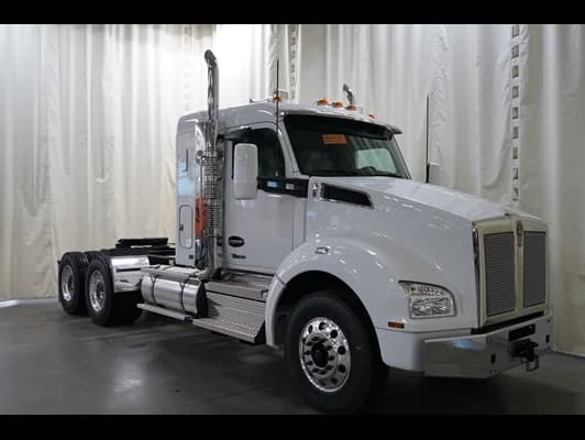 2027 Kenworth T880