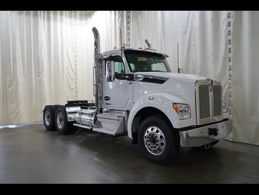 2027 Kenworth T880