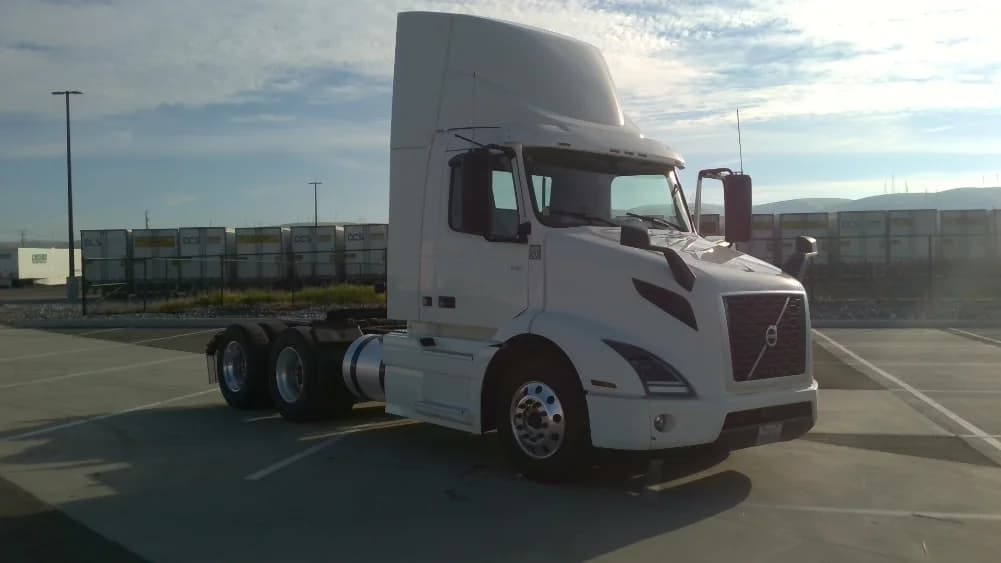 2021 Volvo VNR 640