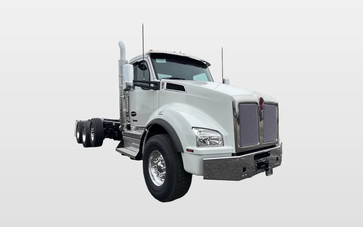 2025 Kenworth T880