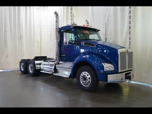 2027 Kenworth T880