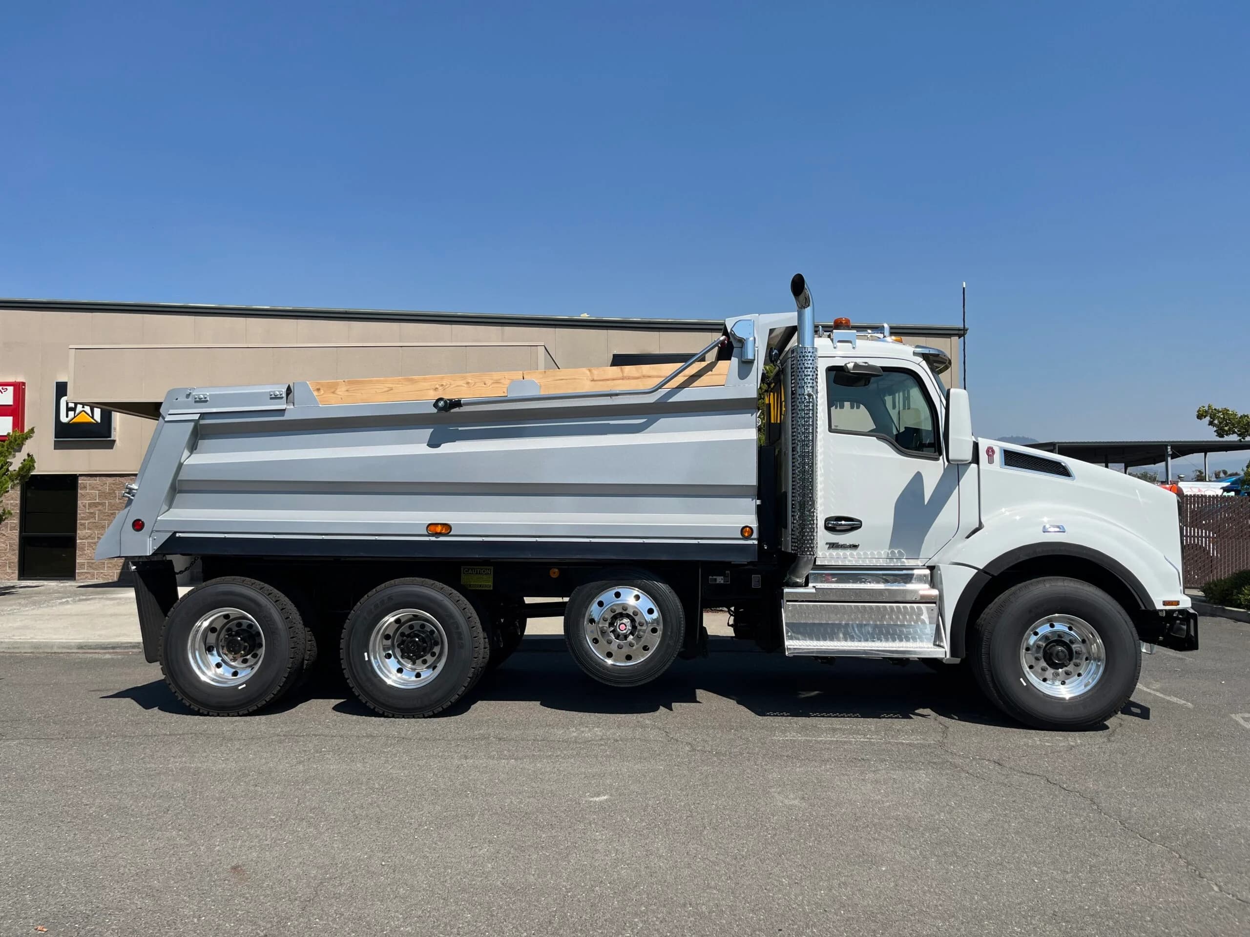 2024 Kenworth T880