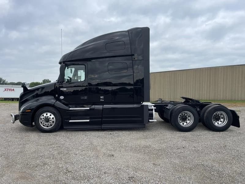 2022 Volvo VNL 760