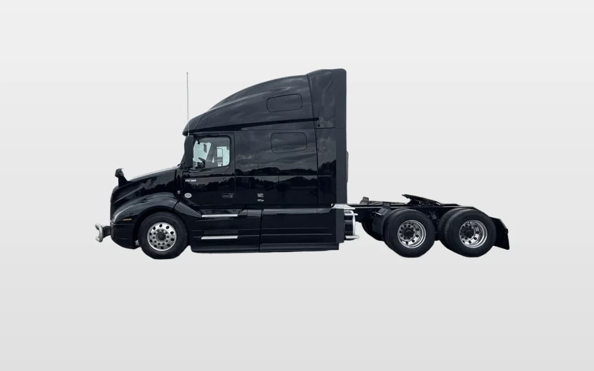 2022 Volvo VNL 760 in Sauk Rapids
