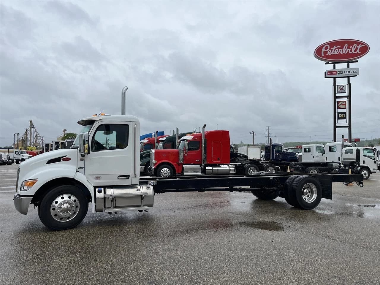 2025 Peterbilt 536