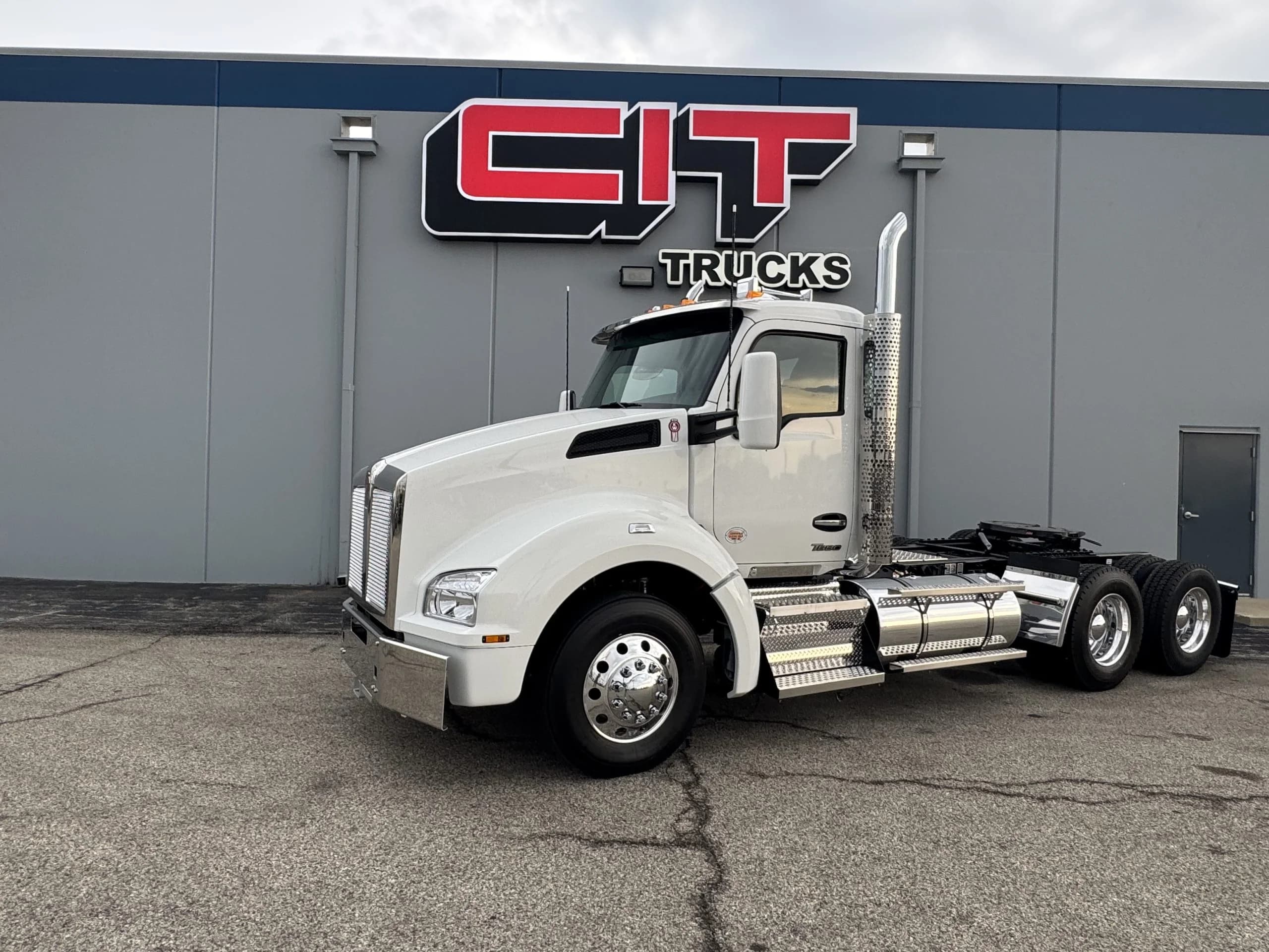 2027 Kenworth T880