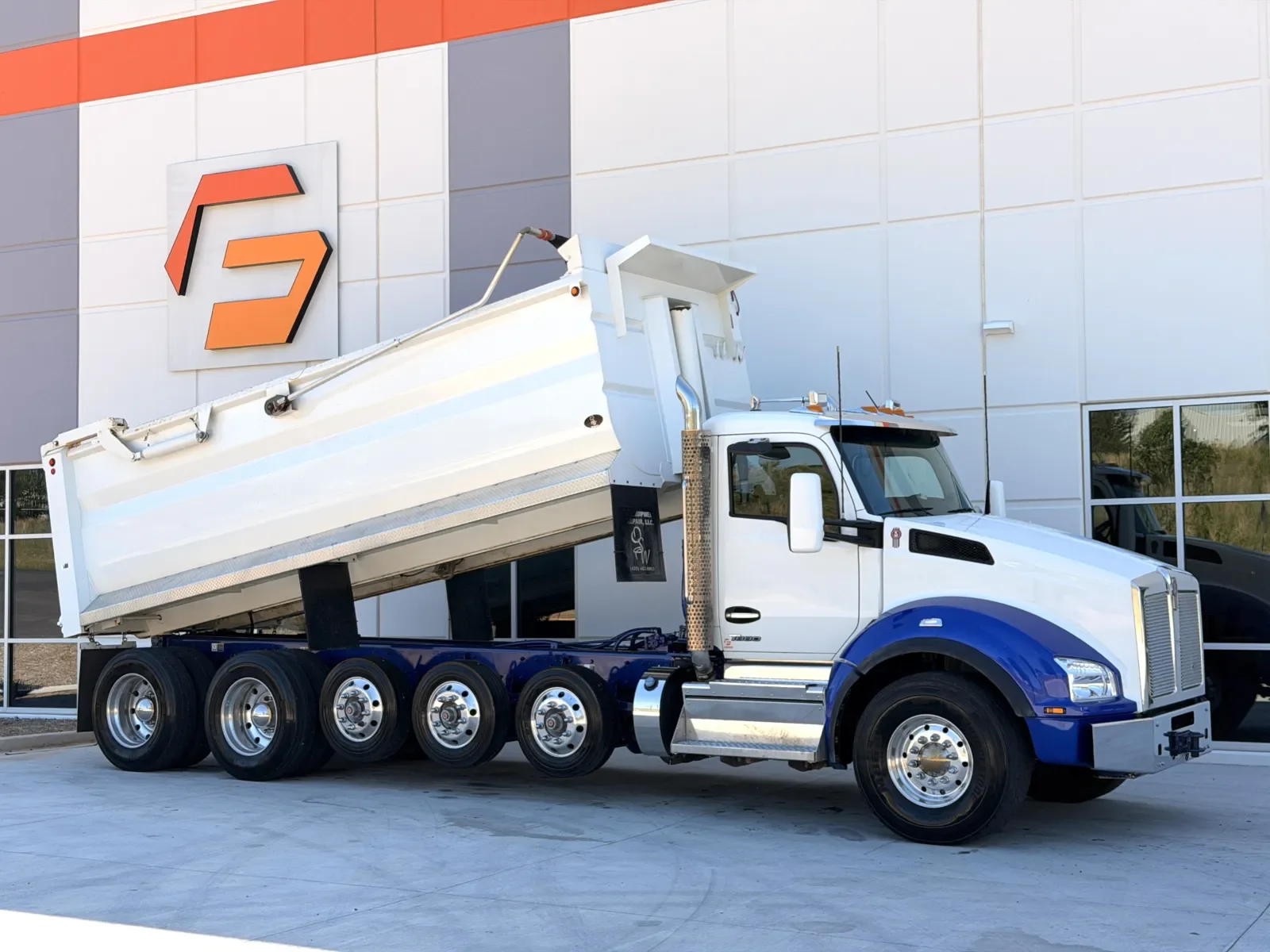 2023 Kenworth T880