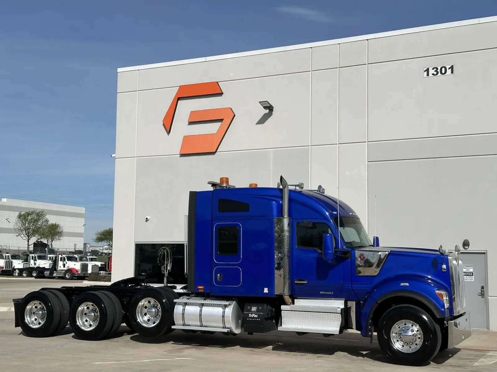 2022 Kenworth W990