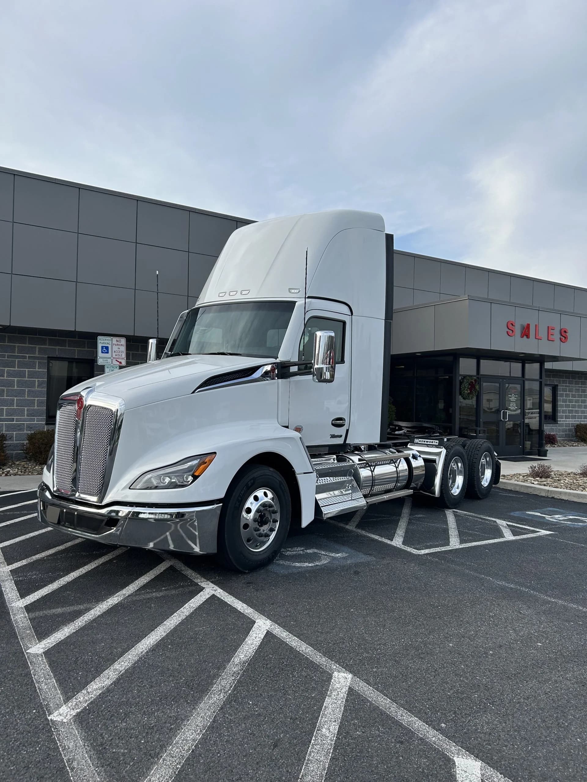 2025 Kenworth T680