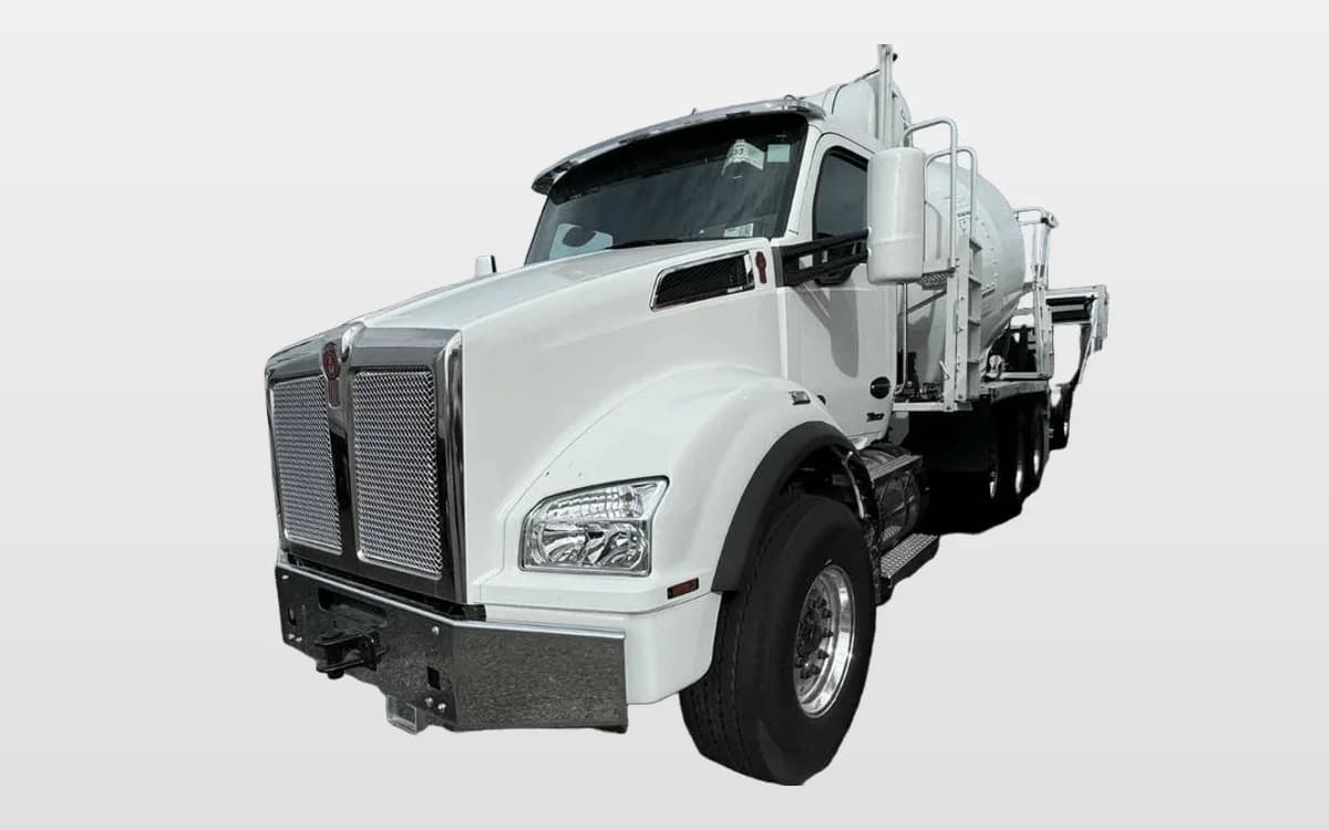 2025 Kenworth T880