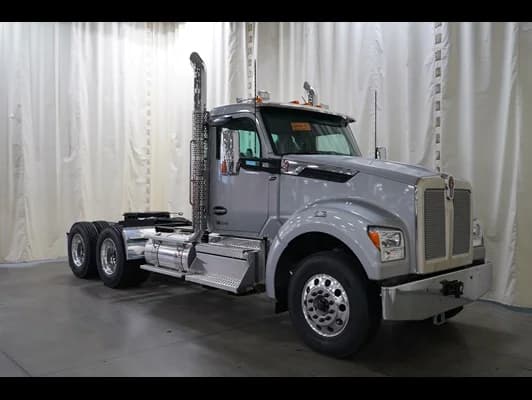 2027 Kenworth T880