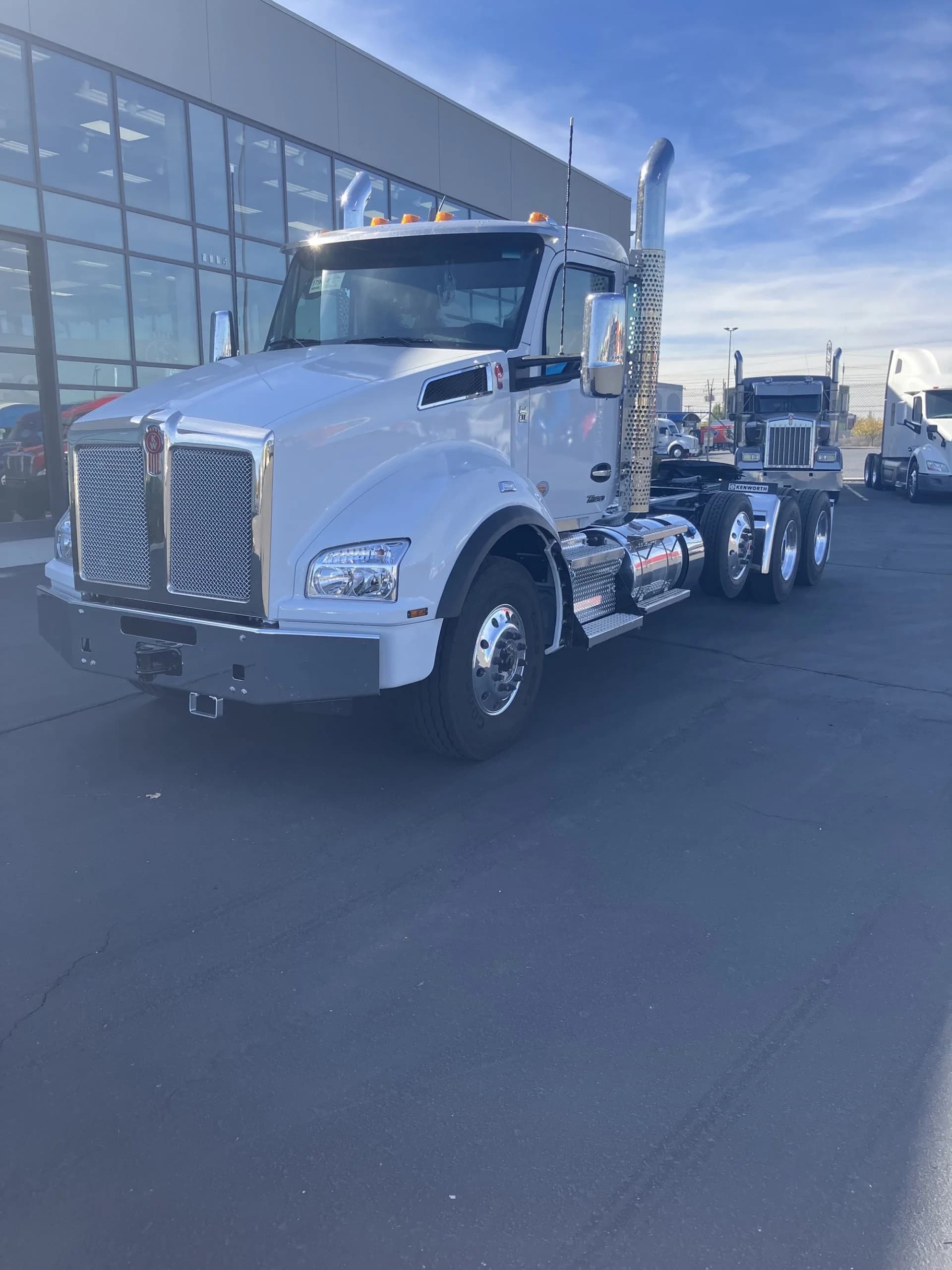 2025 Kenworth T880