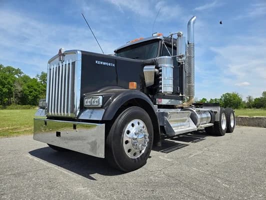 2024 Kenworth W900