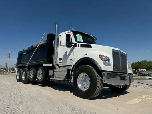 2023 Kenworth T880