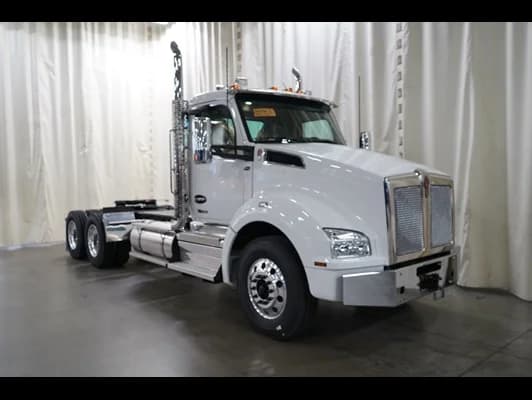 2027 Kenworth T880