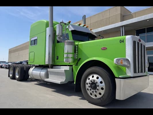 2022 Peterbilt 389