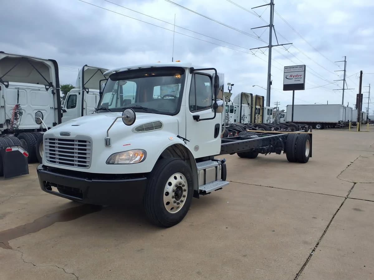 2021 Freightliner M2 106
