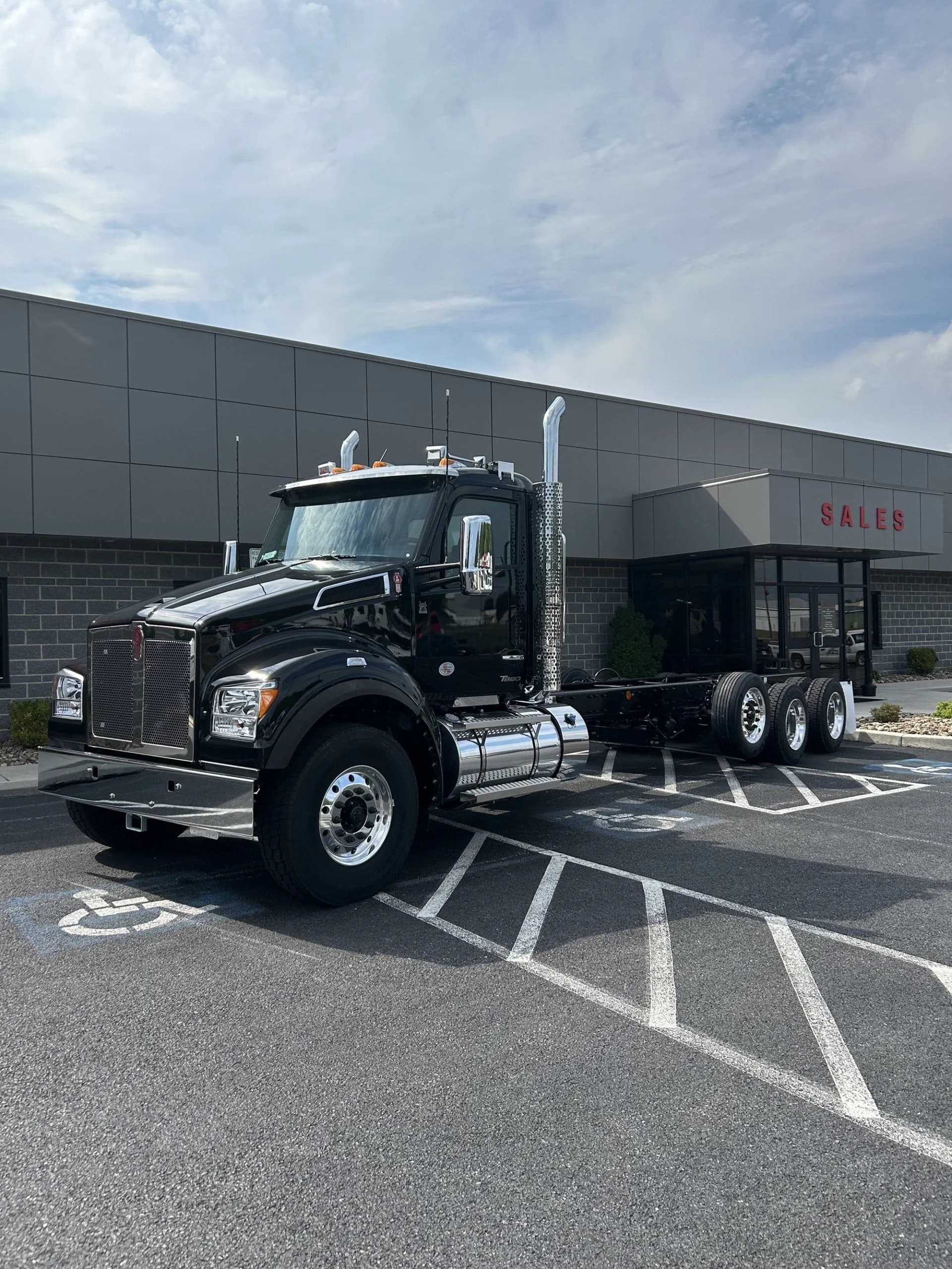 2025 Kenworth T880