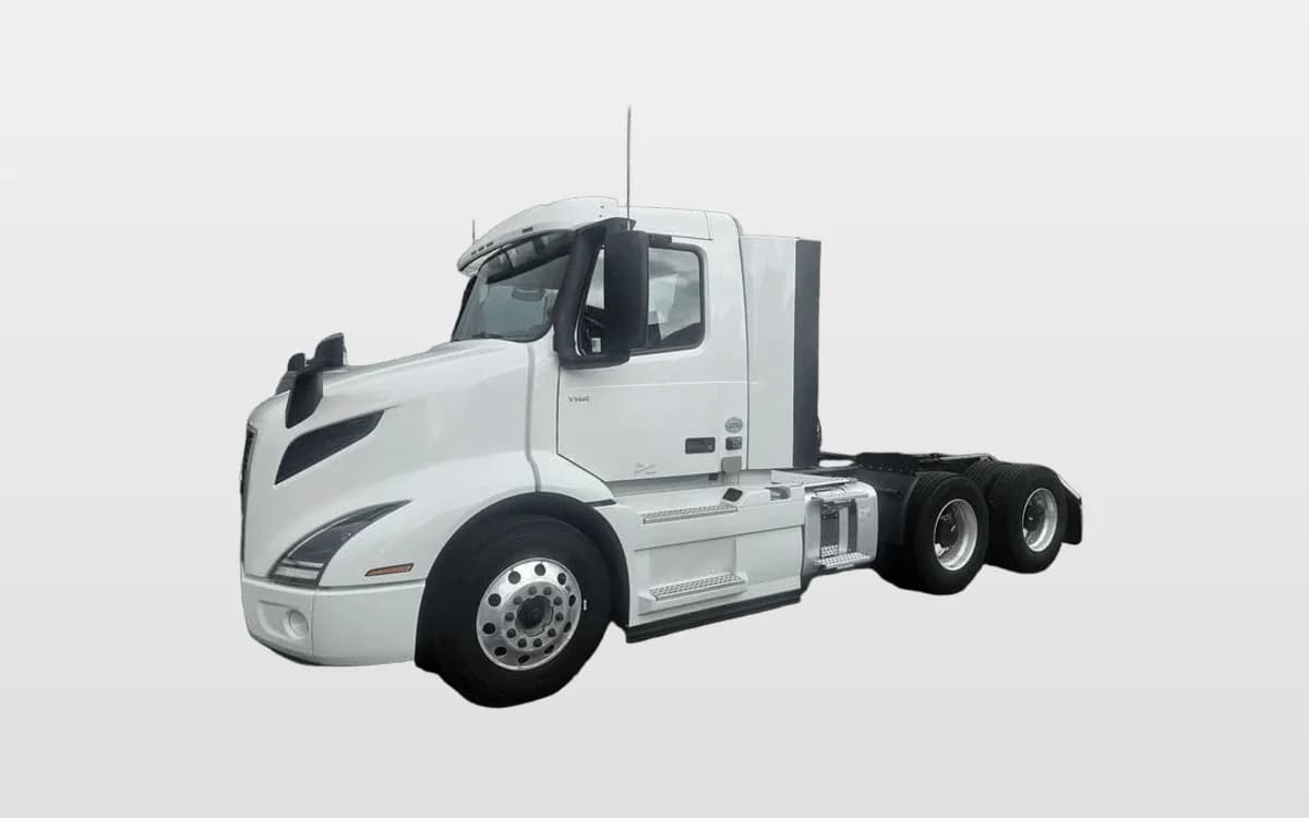 2022 Volvo VNR 640 in Sauk Rapids