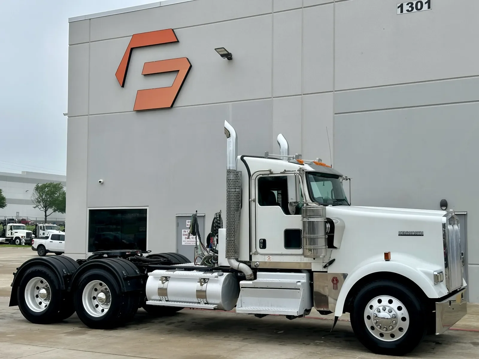 2023 Kenworth W900