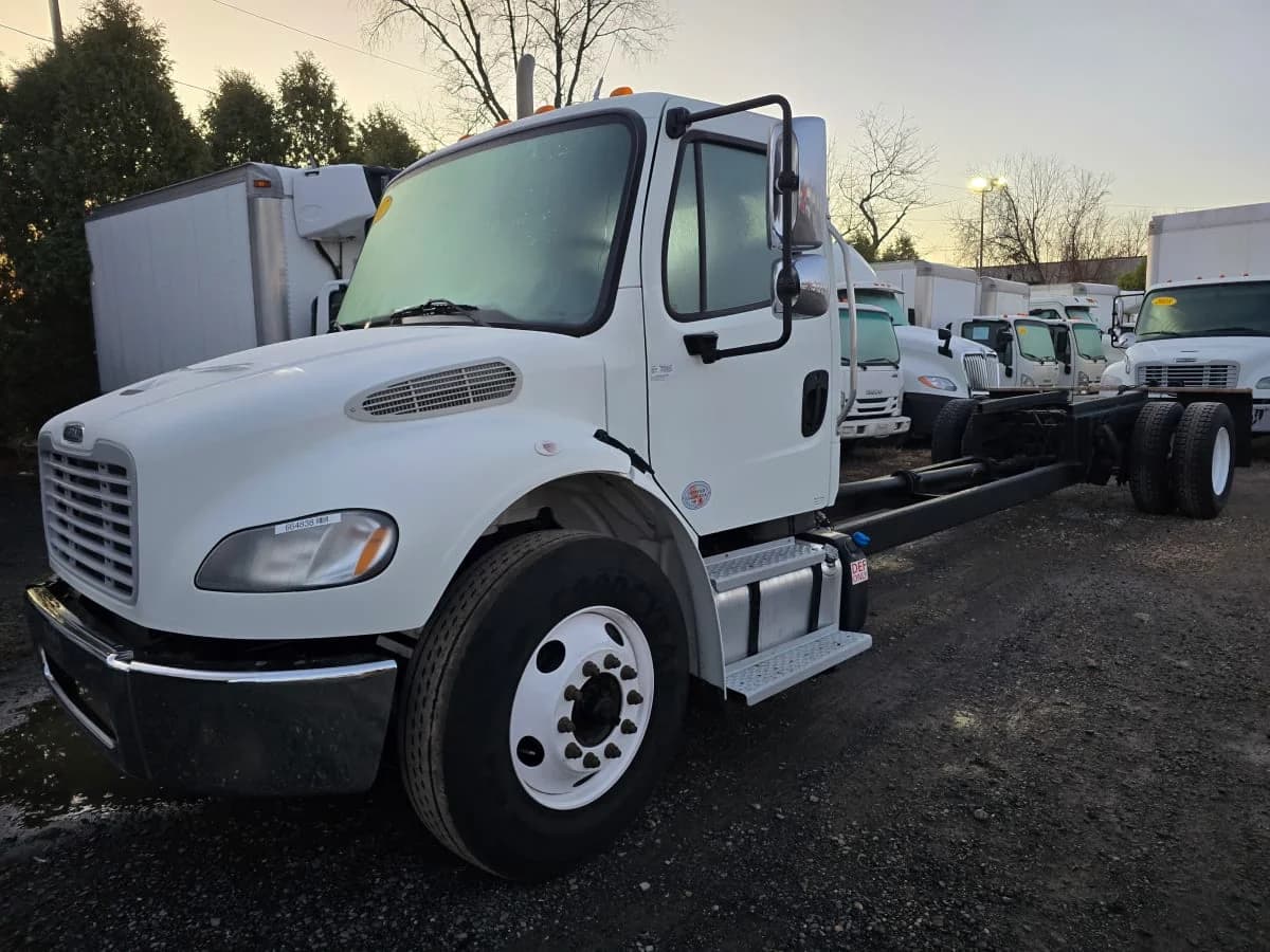 2017 Freightliner M2 106
