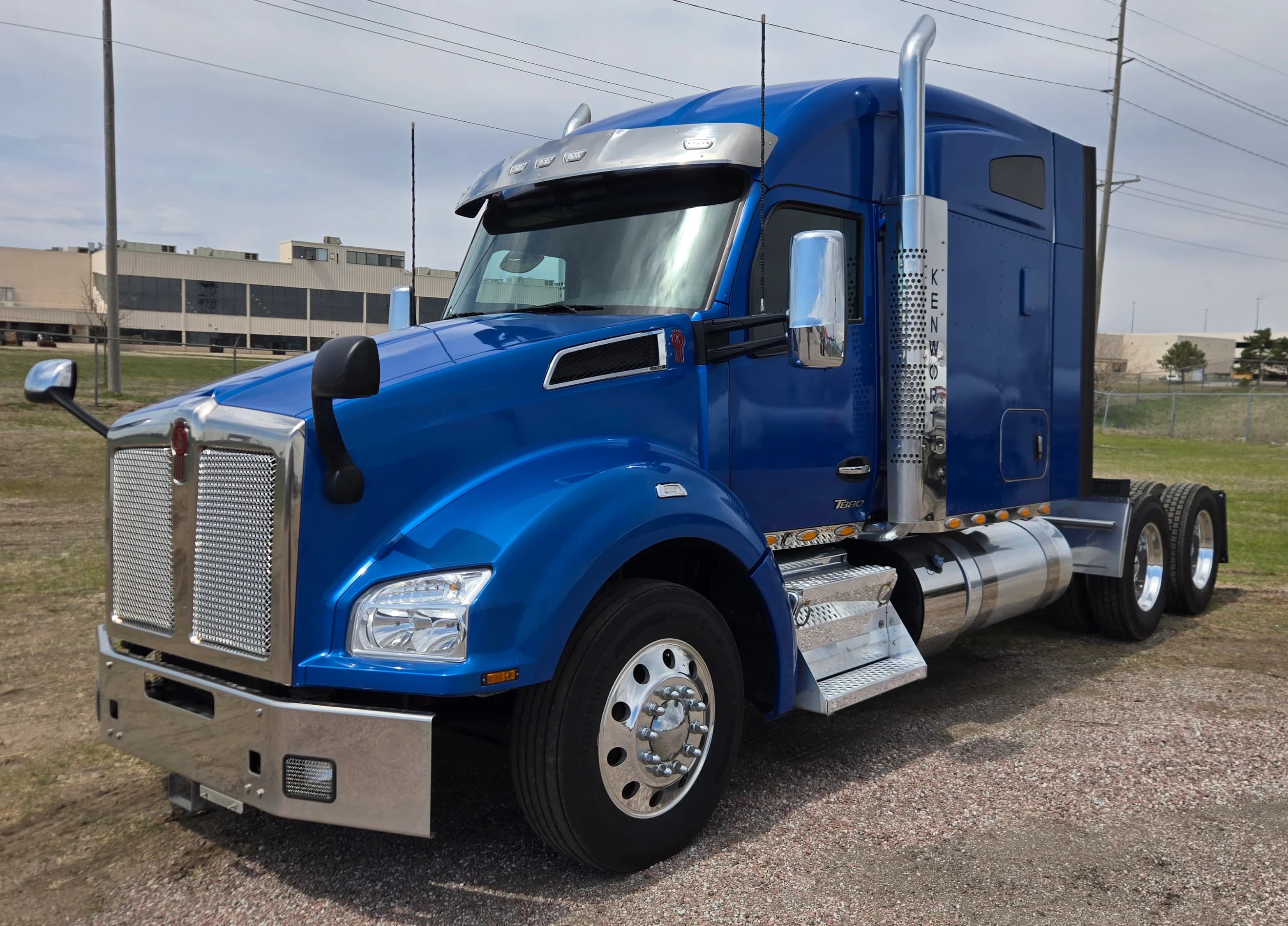 2023 Kenworth T880