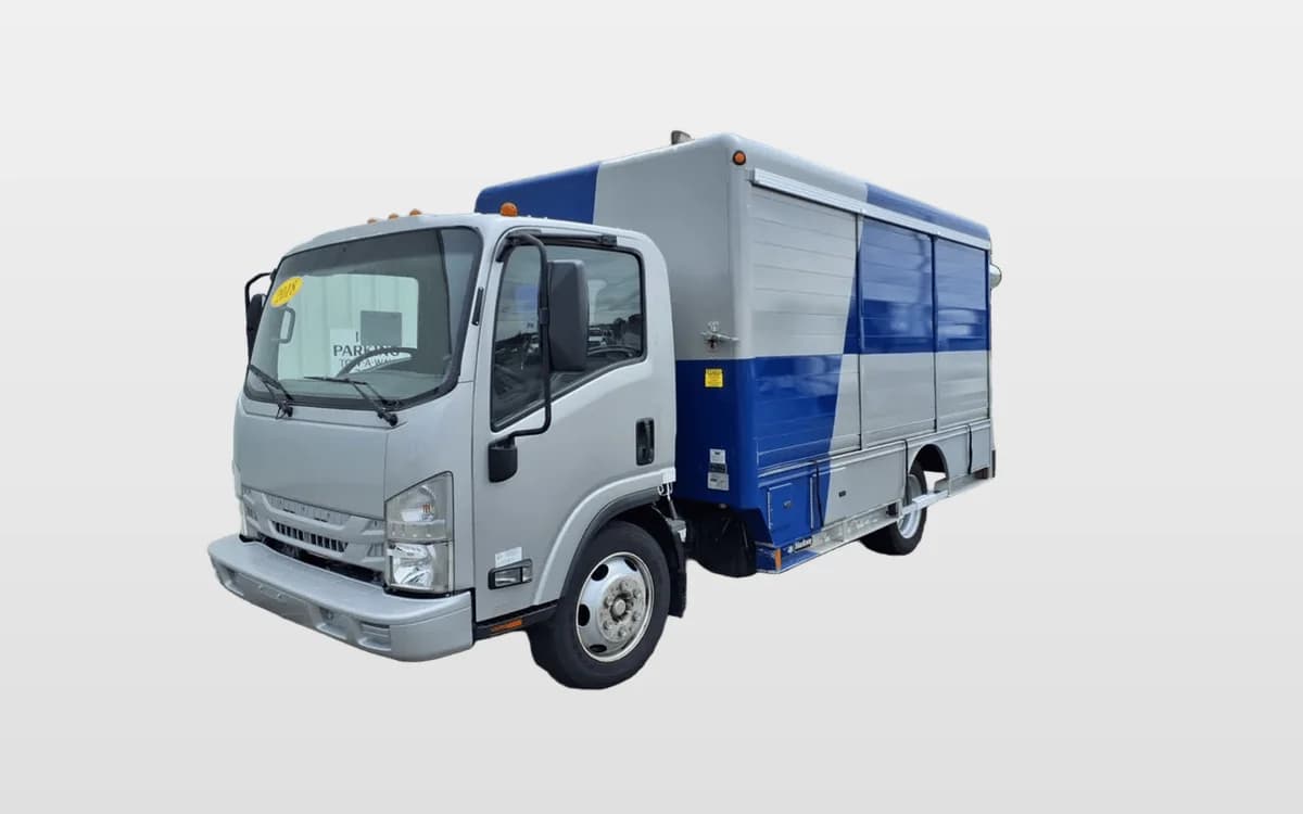 2018 Isuzu NRR in Knoxville, TN