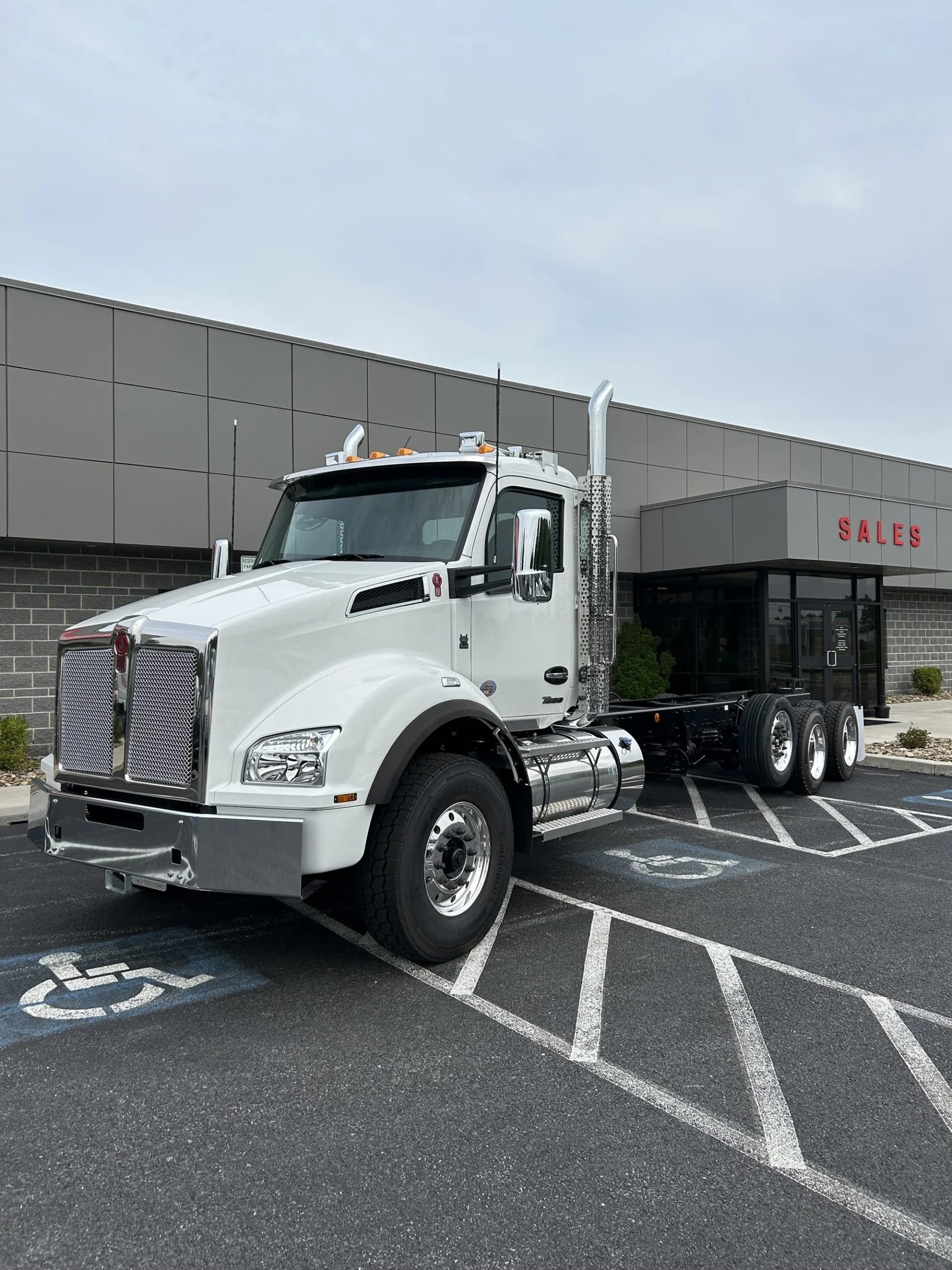2025 Kenworth T880