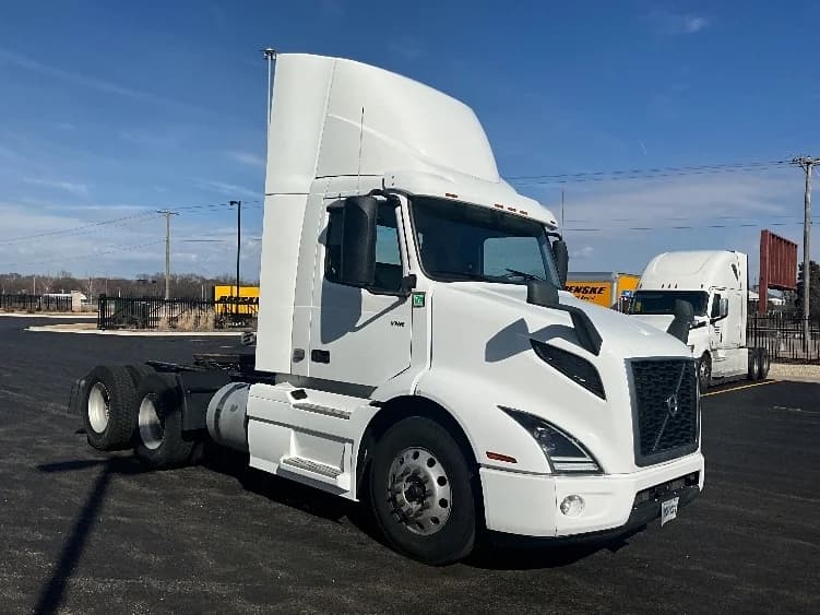 2021 Volvo VNR 640