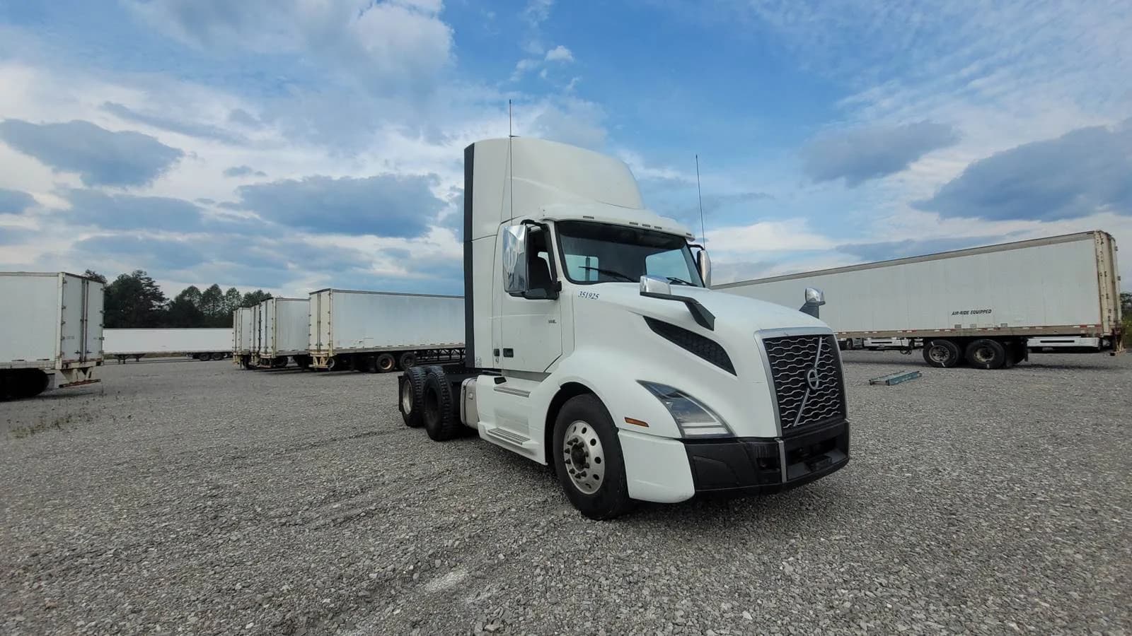 2019 Volvo VNL 300