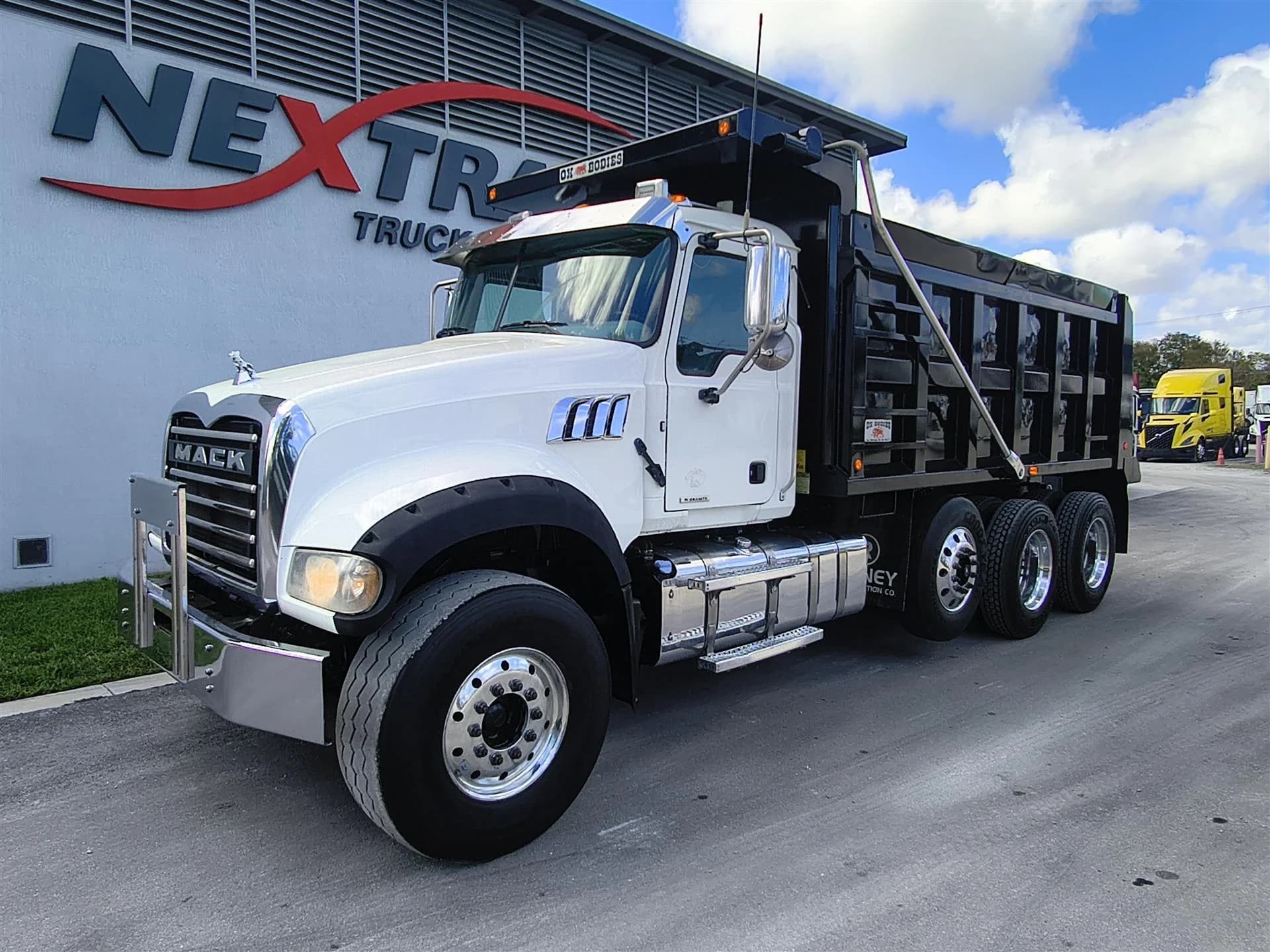 2020 Mack Granite