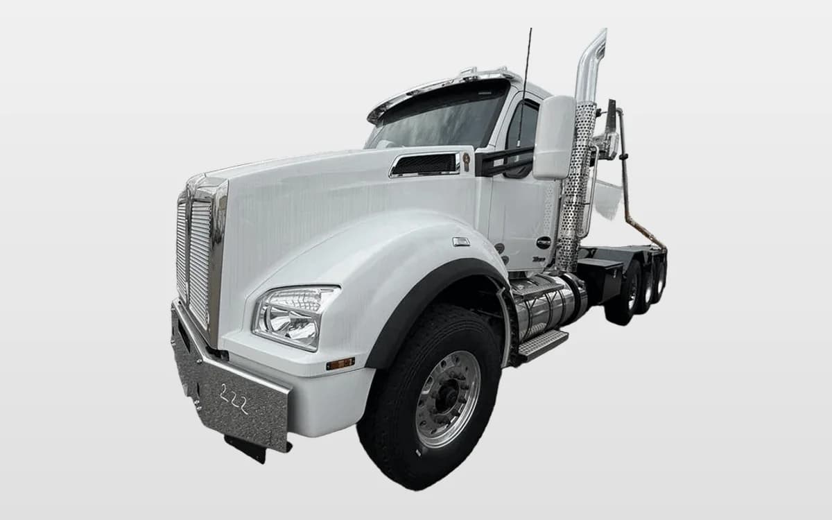 2025 Kenworth T880