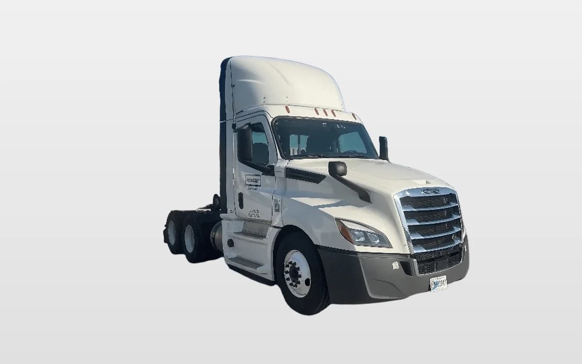 2020 Freightliner Cascadia in Earth City, MO