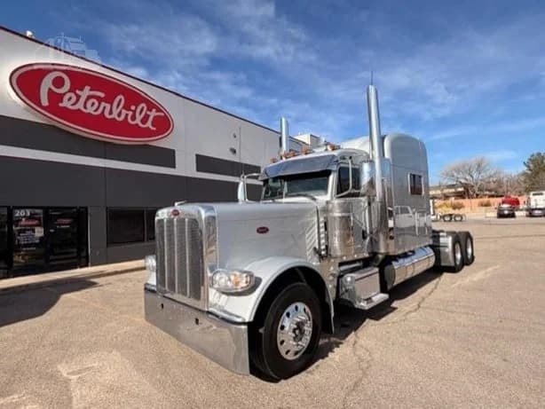 2023 Peterbilt 389
