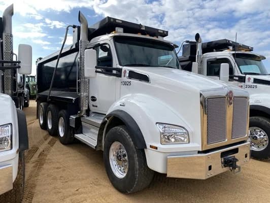 2025 Kenworth T880