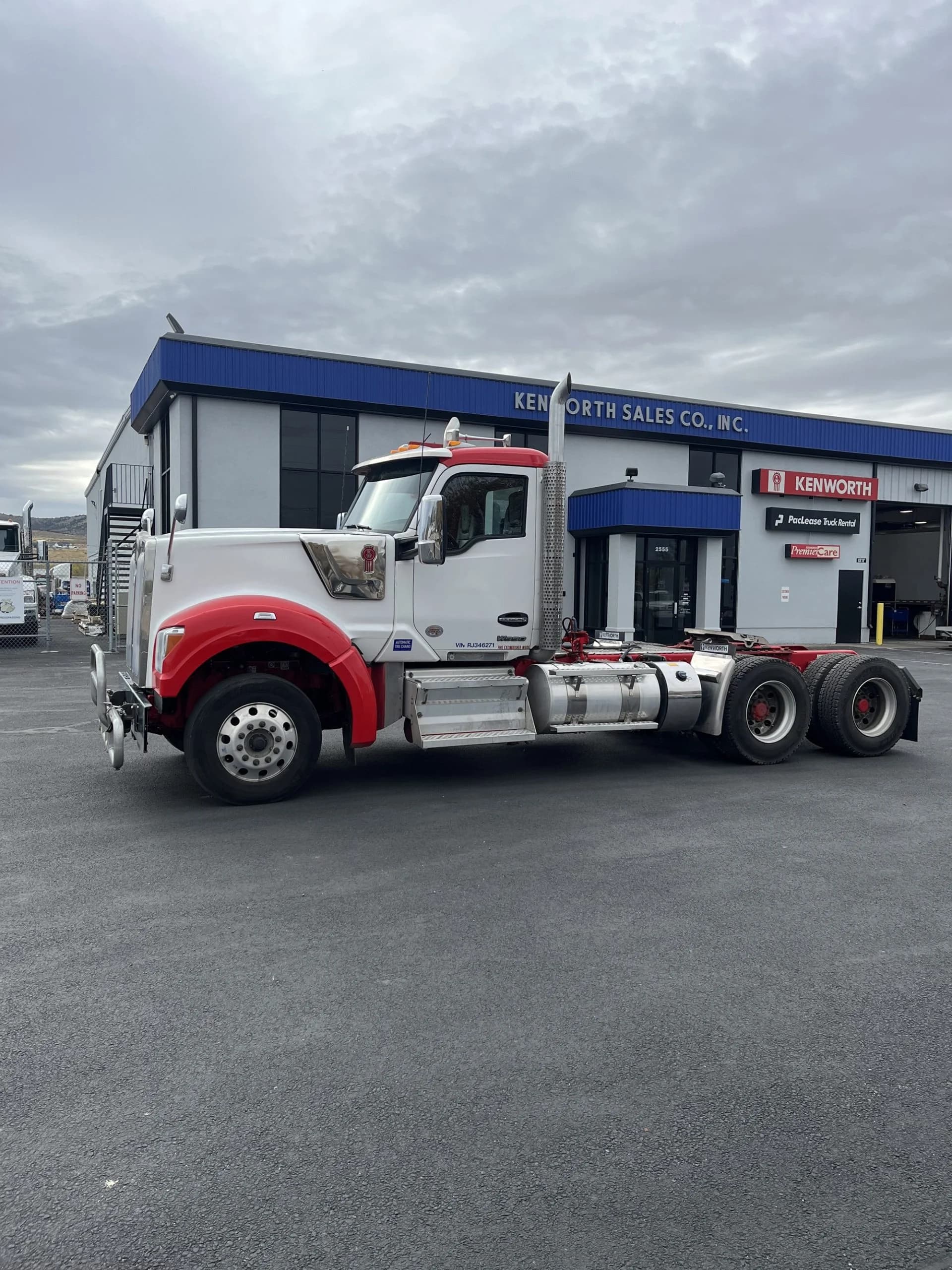 2024 Kenworth W990