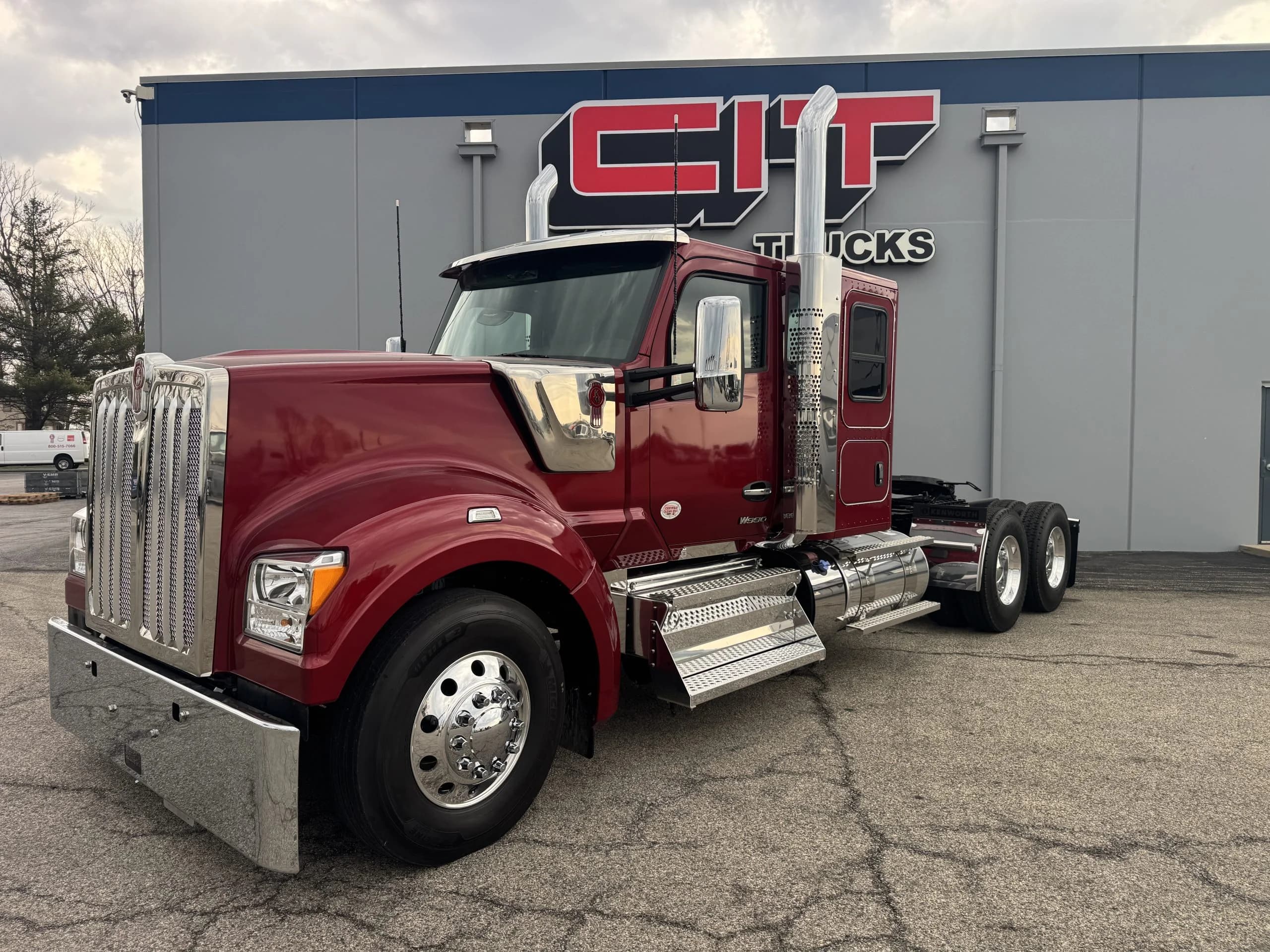 2027 Kenworth W990
