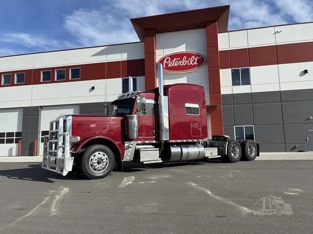 2023 Peterbilt 389
