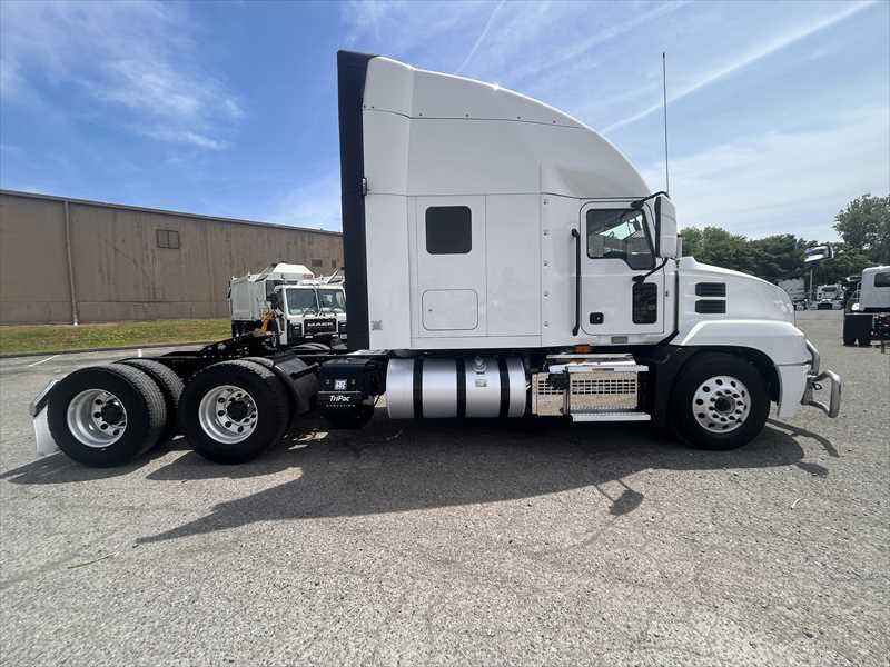 2021 Mack Anthem in Memphis, TN — photo 6