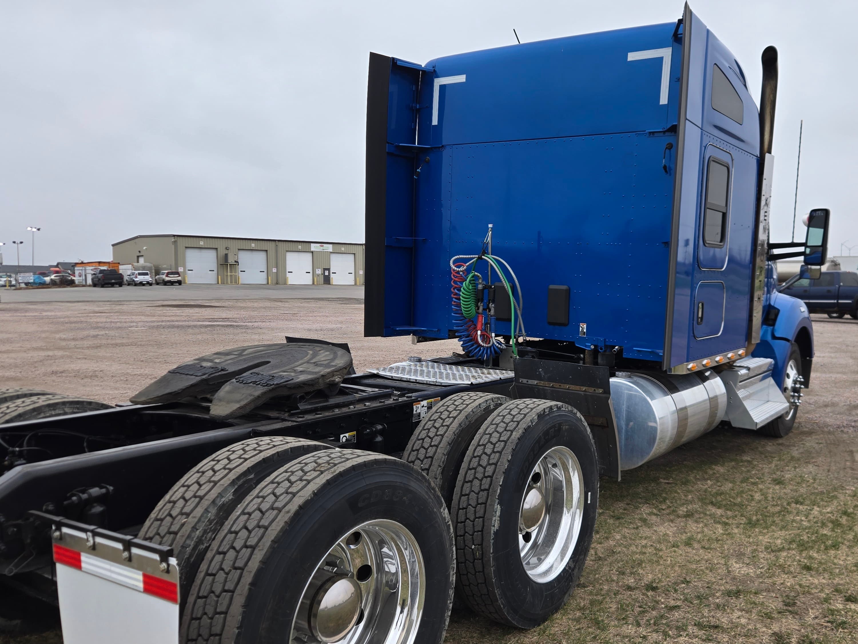 2023 Kenworth T880 in COUNCIL BLUFFS, IA — photo 4