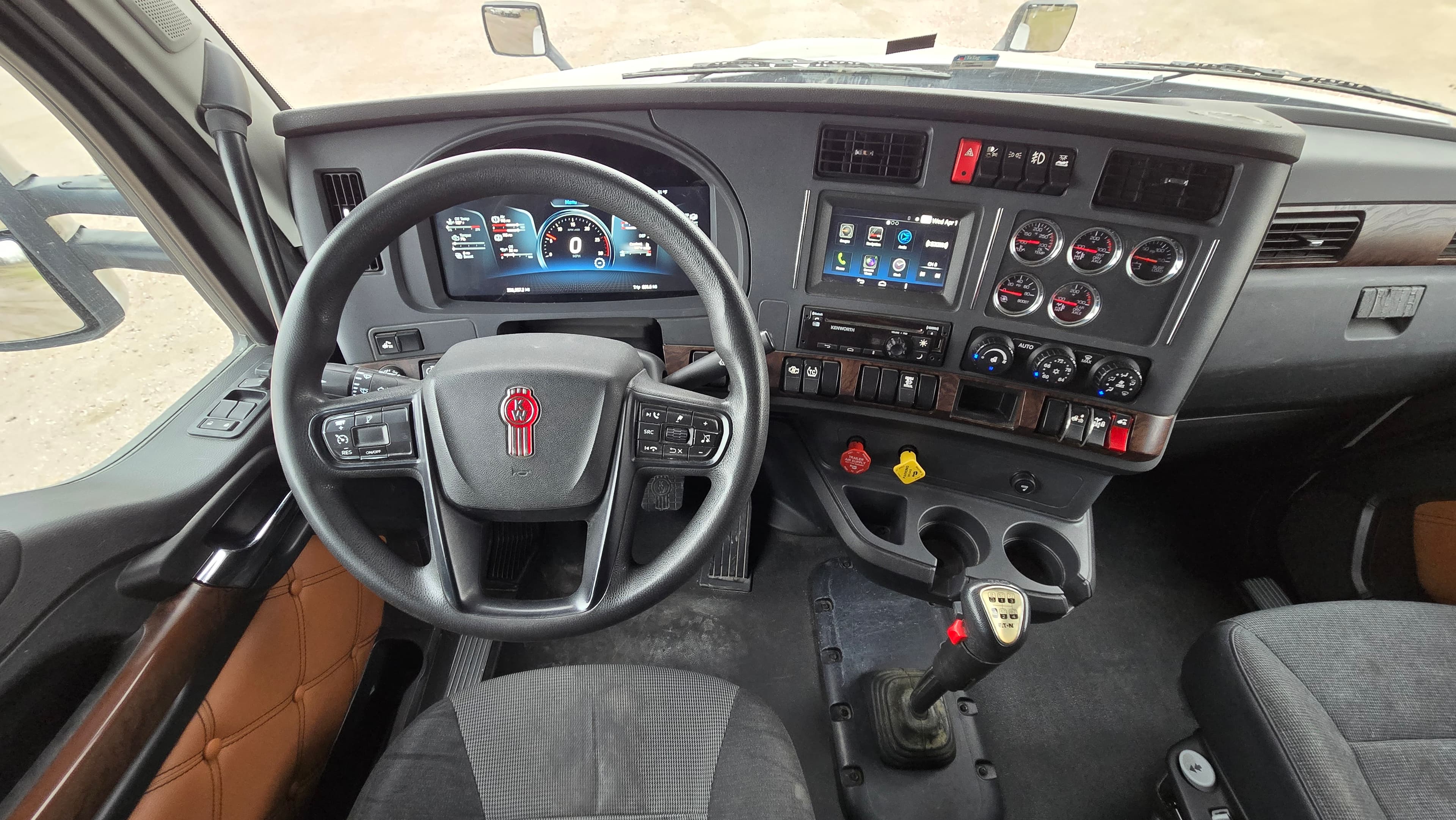 2023 Kenworth T880 in COUNCIL BLUFFS, IA — photo 8