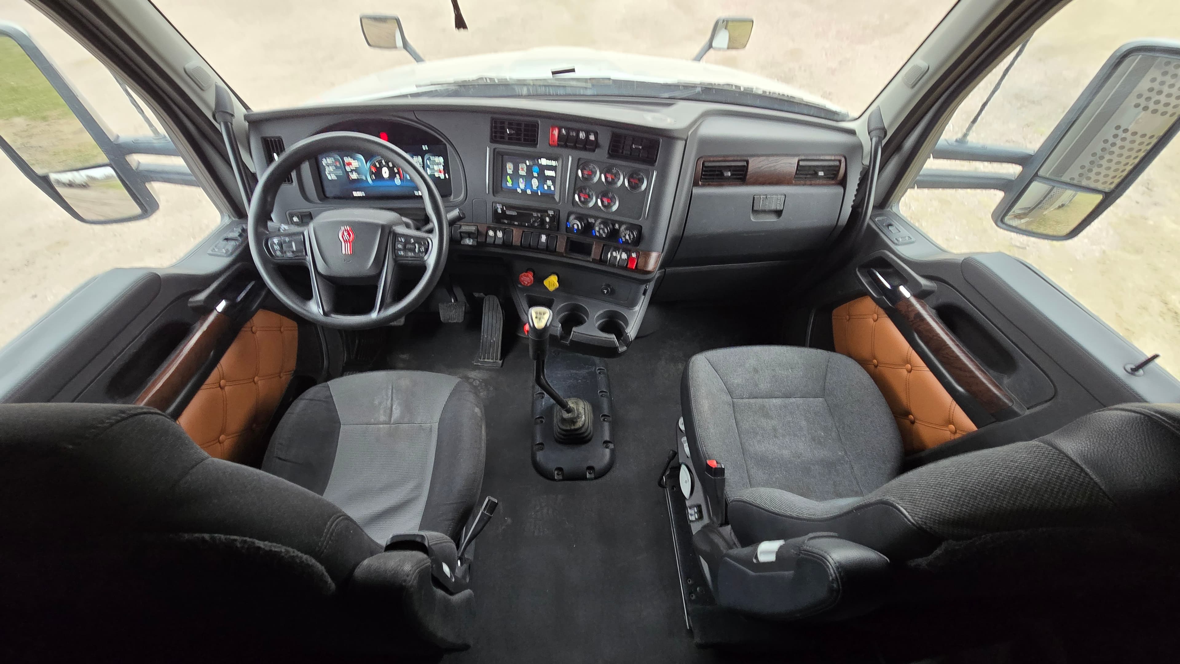 2023 Kenworth T880 in COUNCIL BLUFFS, IA — photo 9