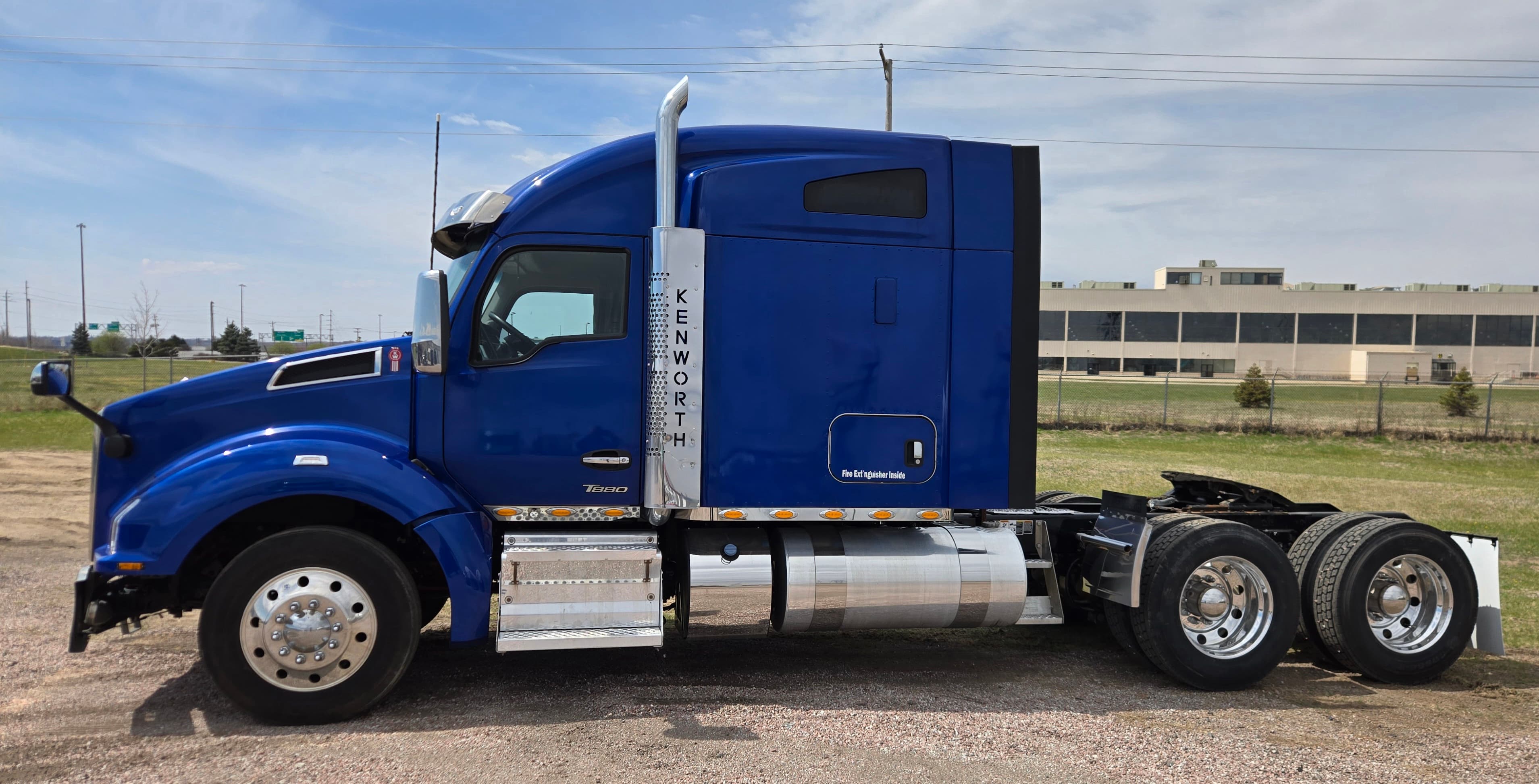 2023 Kenworth T880 in COUNCIL BLUFFS, IA — photo 2