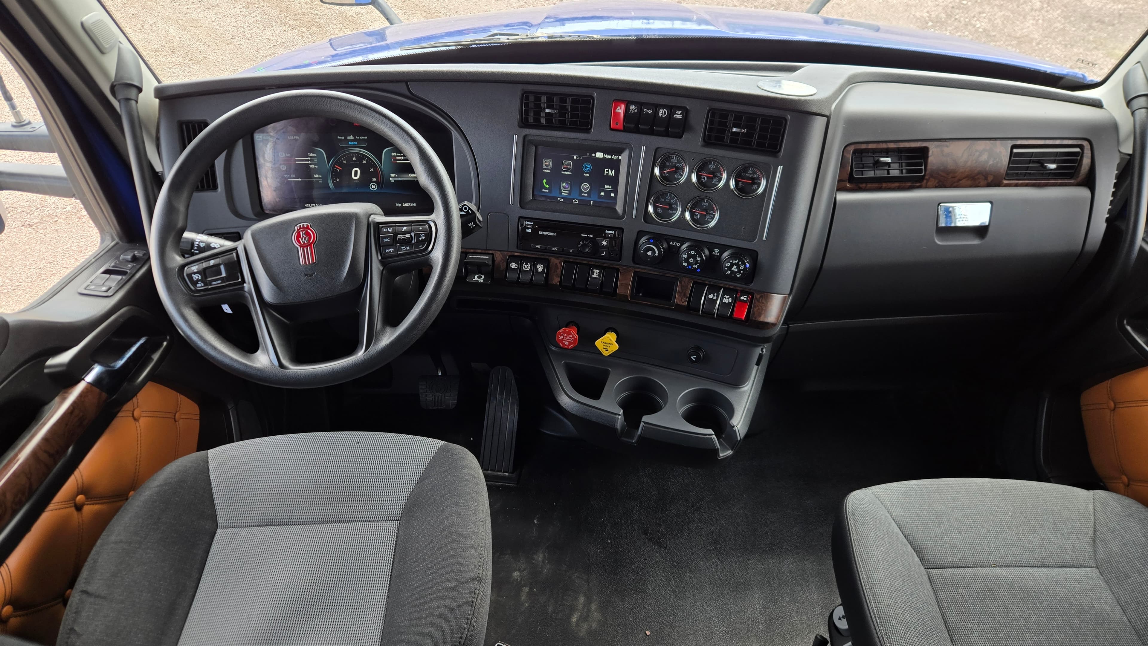2023 Kenworth T880 in COUNCIL BLUFFS, IA — photo 8