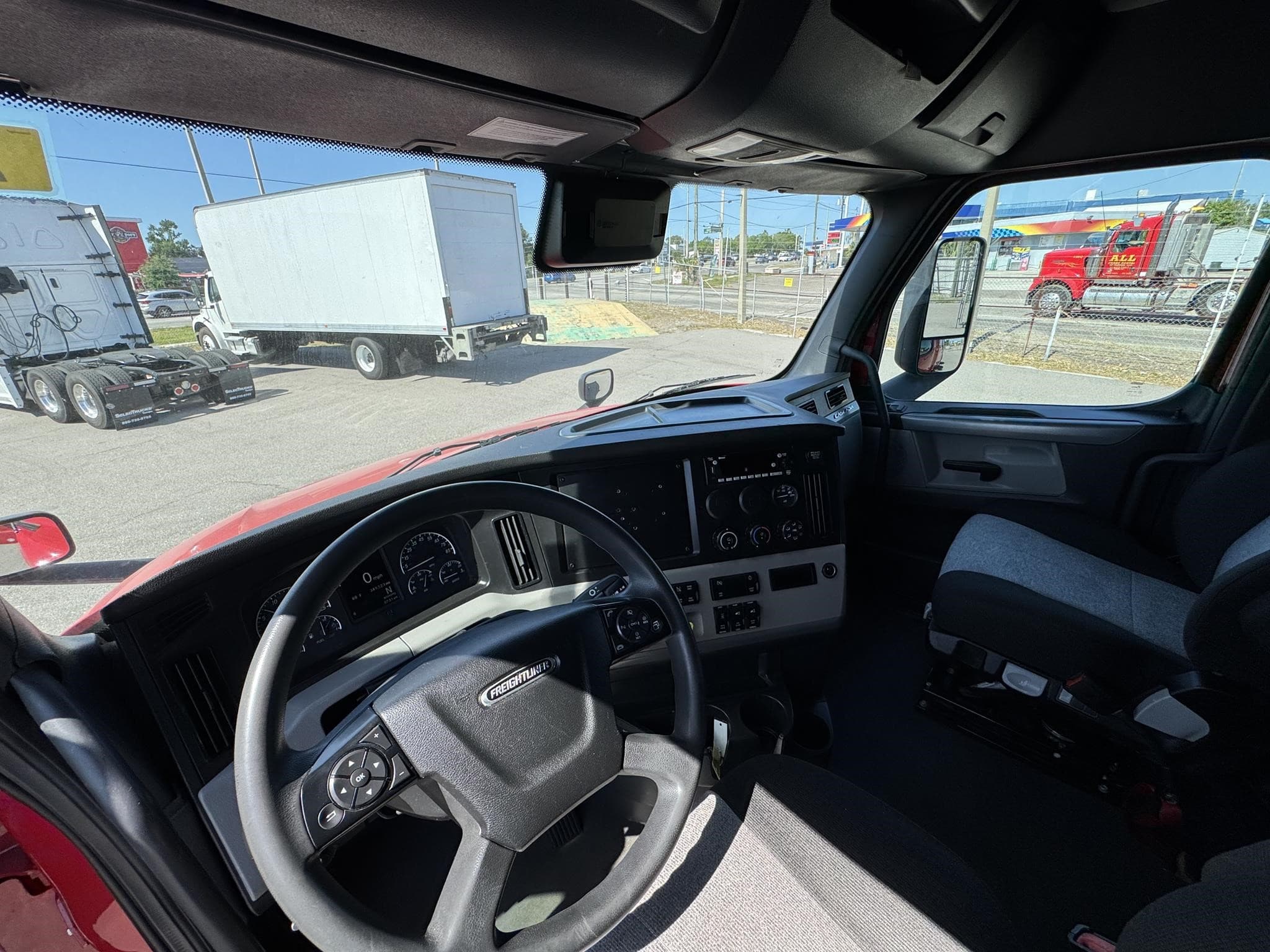 2022 Freightliner — photo 2