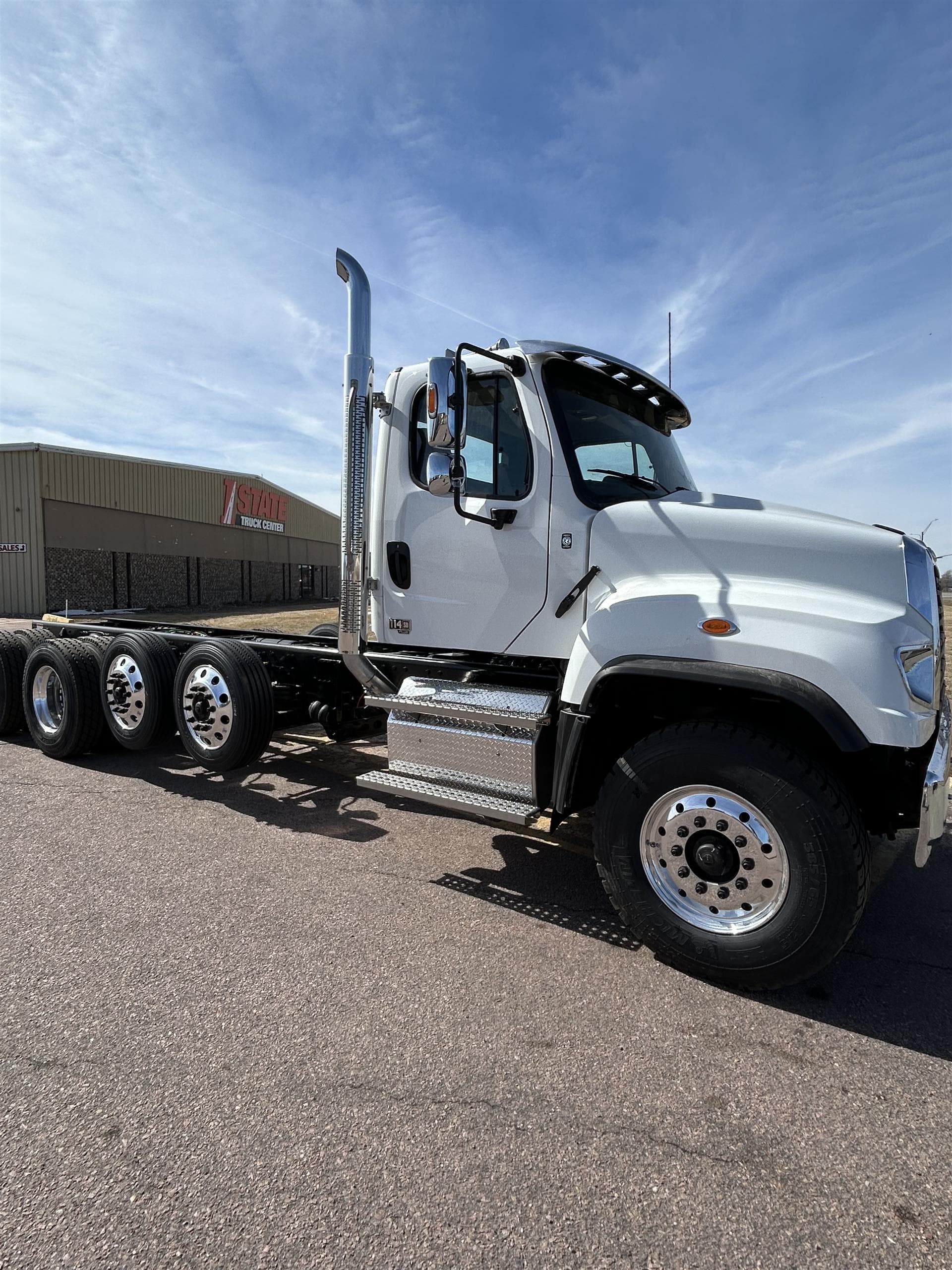 2027 Freightliner 114SD