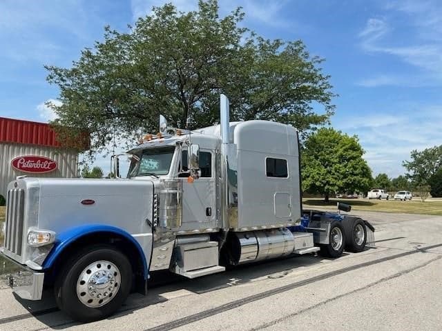 2022 Peterbilt 389
