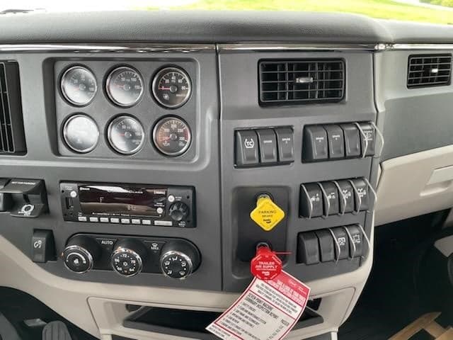 2025 Peterbilt 567 in Perrysburg, OH — photo 17